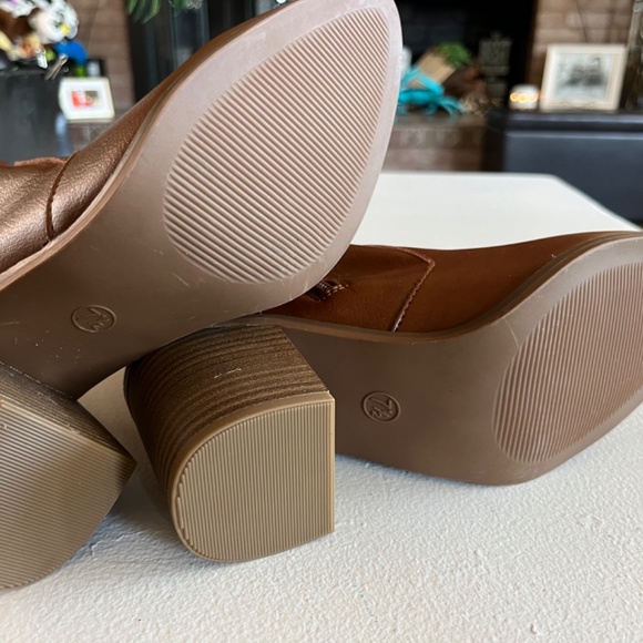 Women’s Brown Booties - Picture 4 of 4